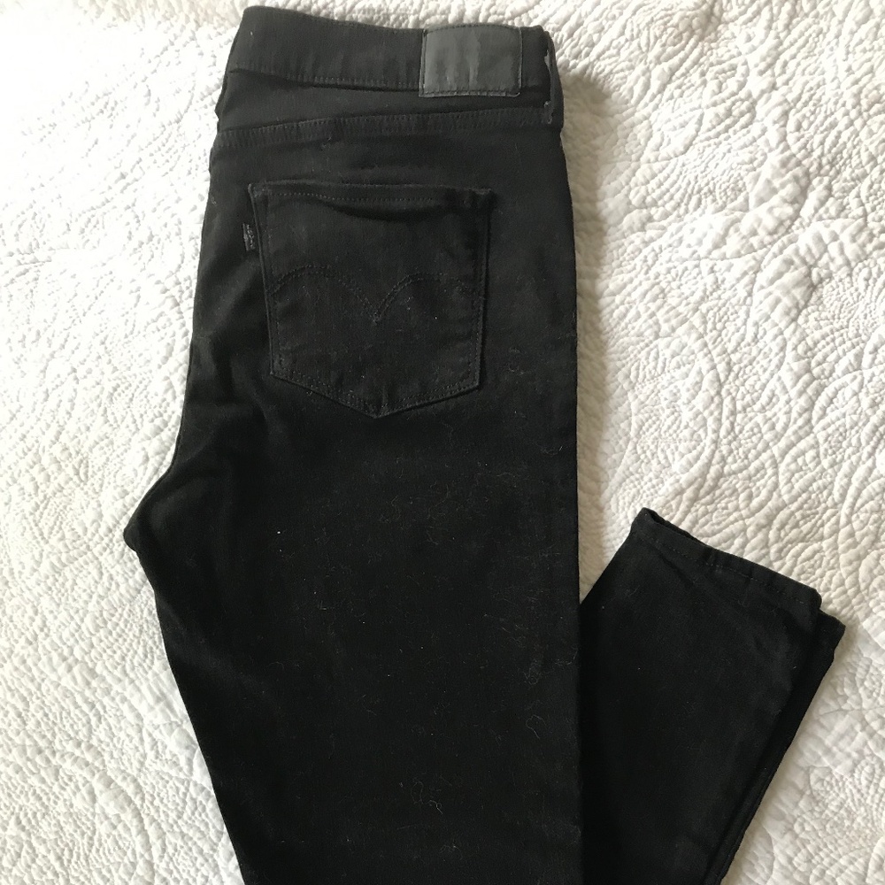 NEW Black high-rise supper skinny jeans. LEVIS 32W